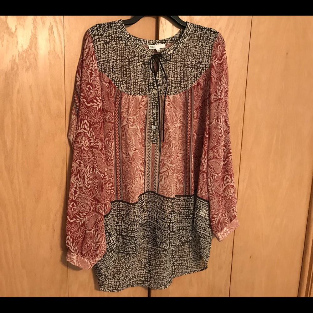 DR2 Burgundy/black print top - size XL